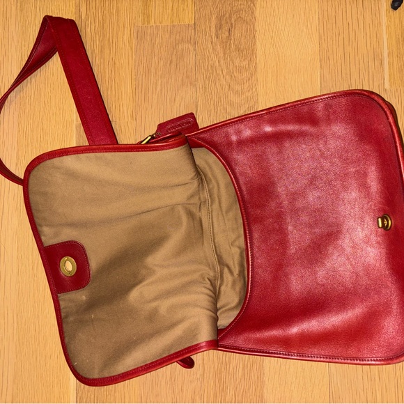 Vintage Coach Red Leather Flap Shoulder Bag – Style 9718 – Transitional Era